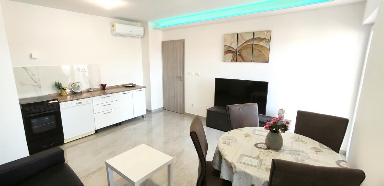 Apartment Dolores Makarska Eksteriør billede