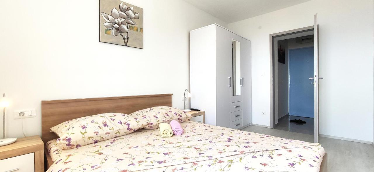 Apartment Dolores Makarska Eksteriør billede