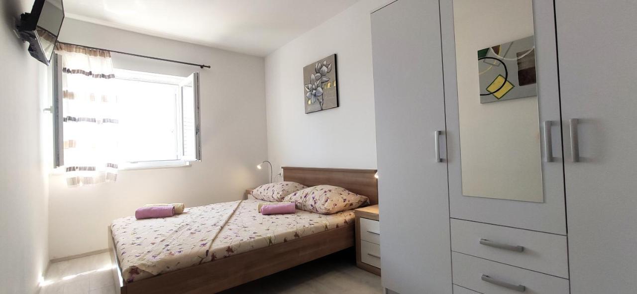 Apartment Dolores Makarska Eksteriør billede