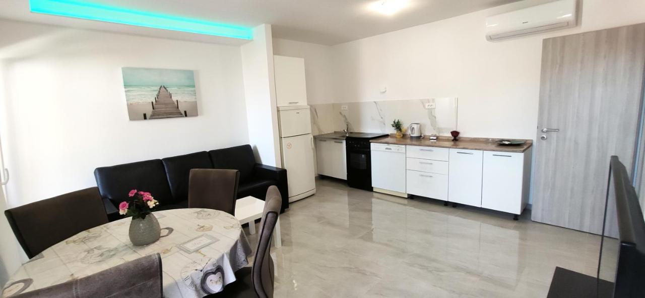 Apartment Dolores Makarska Eksteriør billede